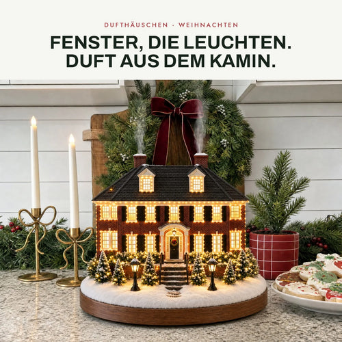 Fenster, die leuchten. Duft aus dem Kamin.